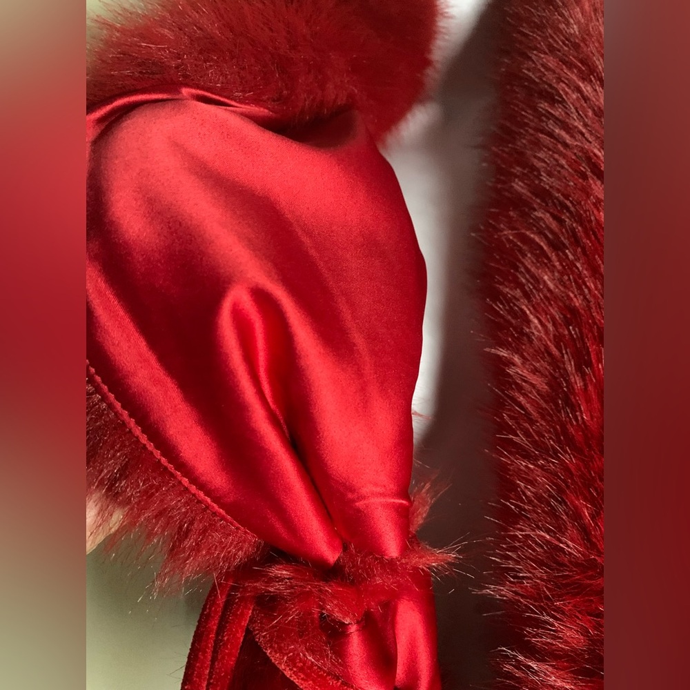 Luxurious Red Faux Collar Scarf w side string. - Picture 6 of 6
